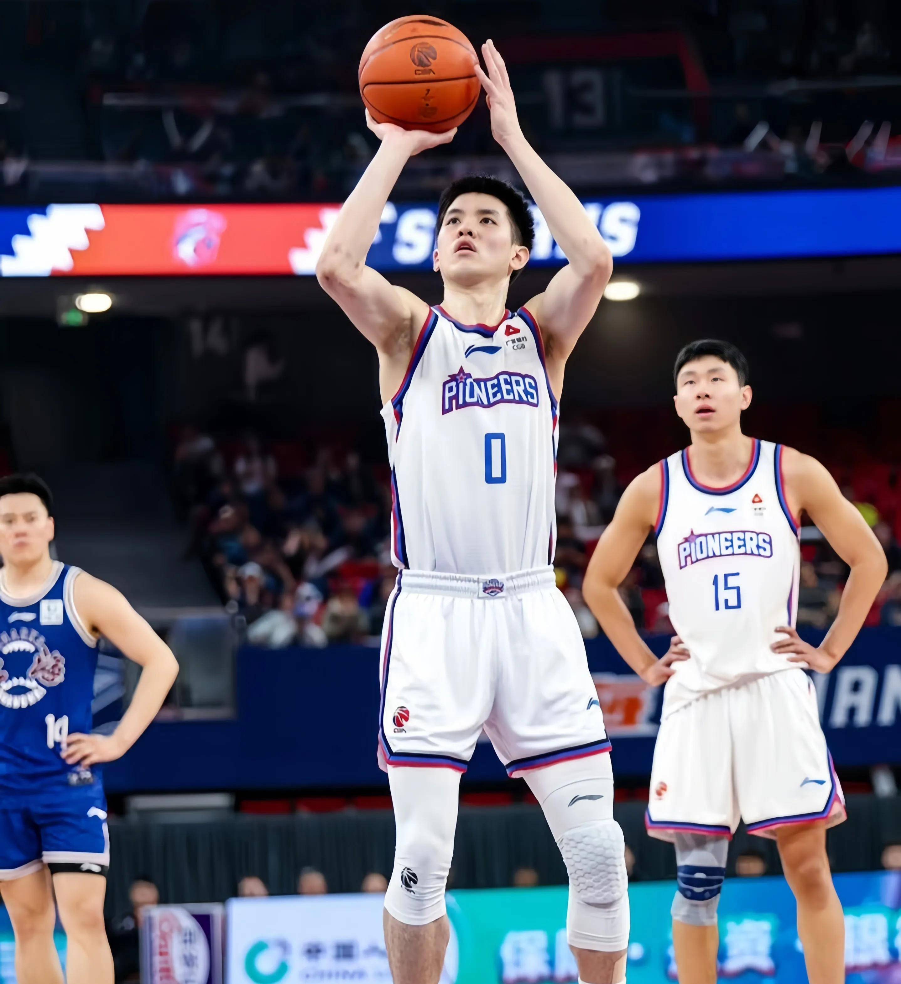 马德里竞技发布备战花絮，加时末段调整名单，CBA季后赛任务艰巨，身体对抗强度拉满的简单介绍